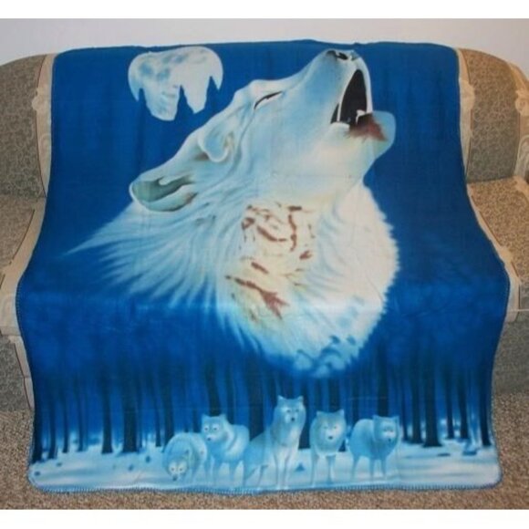 New Cozy Wolf Moon Fleece Throw Camp Blanket Pack Animal Print Howl Gift Soft - Picture 1 of 3